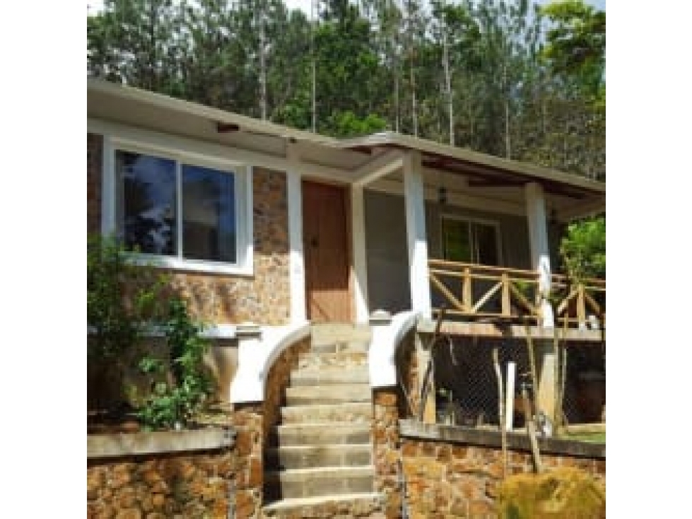 VENTA DE CASA EN ALTOS DE CERRO AZUL