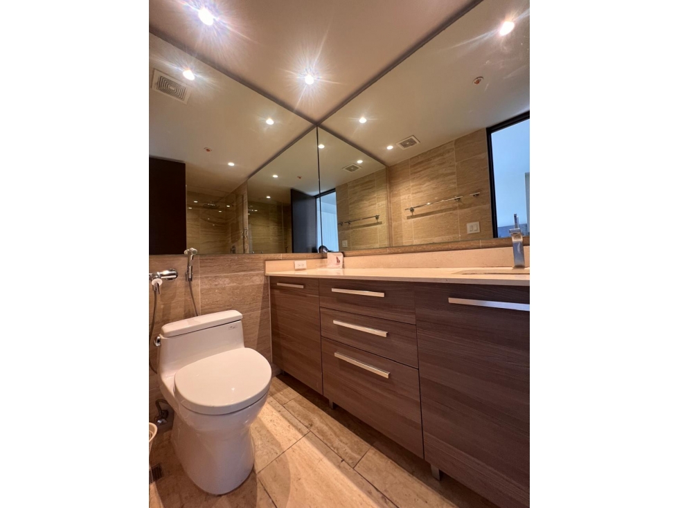ALQUILER DE APARTAMENTO PH THE REGENT PISO ALTO AMOBLADO (YS)