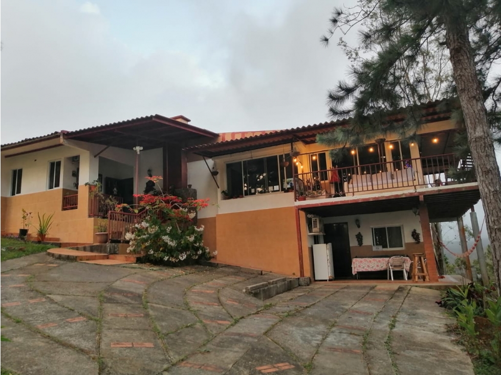 VENTA DE CASA EN ALTOS DE CERRO AZUL