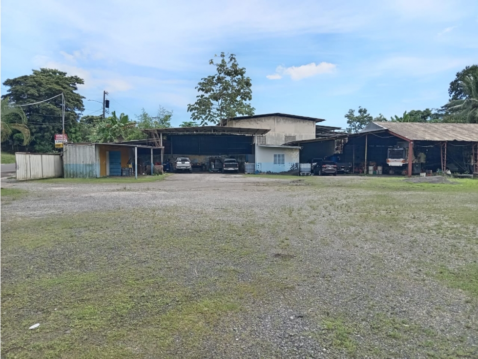 Se Vende en Altos de Tocumen con oficina circa la C.Panamericana - 2