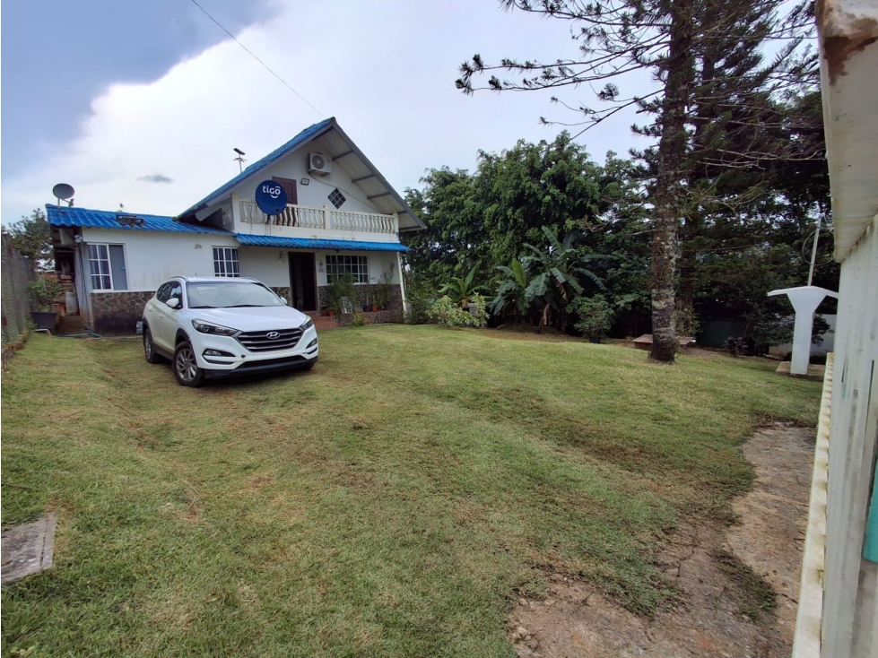Venta de casa en Altos de Cerro Azul