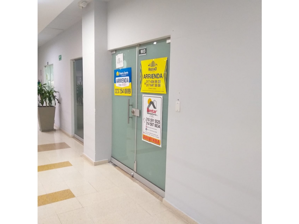 OFICNA PARA ARRIENDO EN MPNTERÍA EN CENTRO DE NEGOCIOS - 1