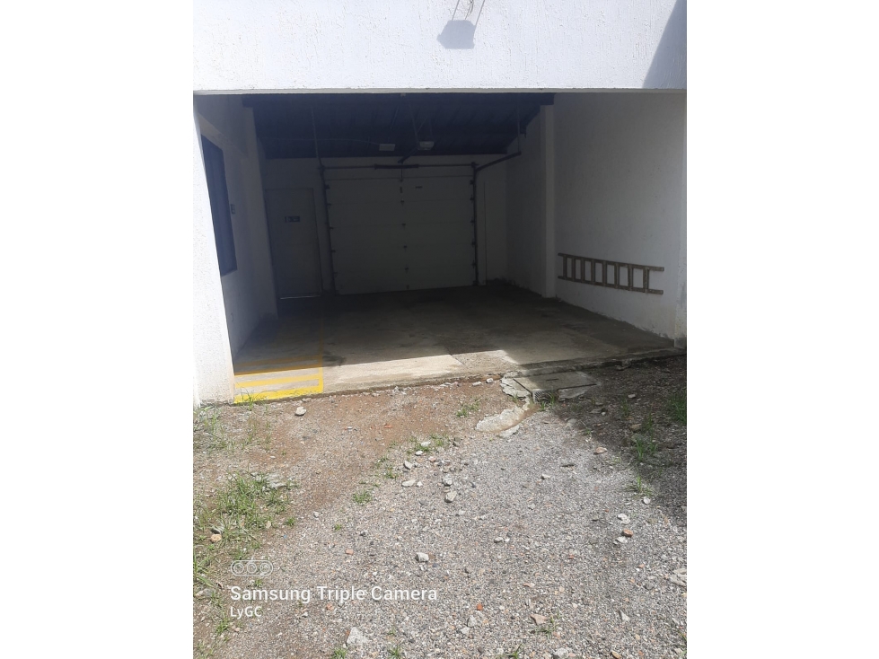 CASA COMERCIAL PARA OFICINAS SOBRE CRA 5 - 3