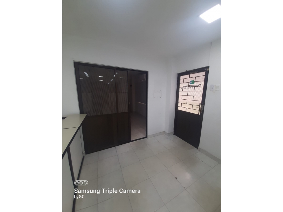 CASA COMERCIAL PARA OFICINAS SOBRE CRA 5 - 6