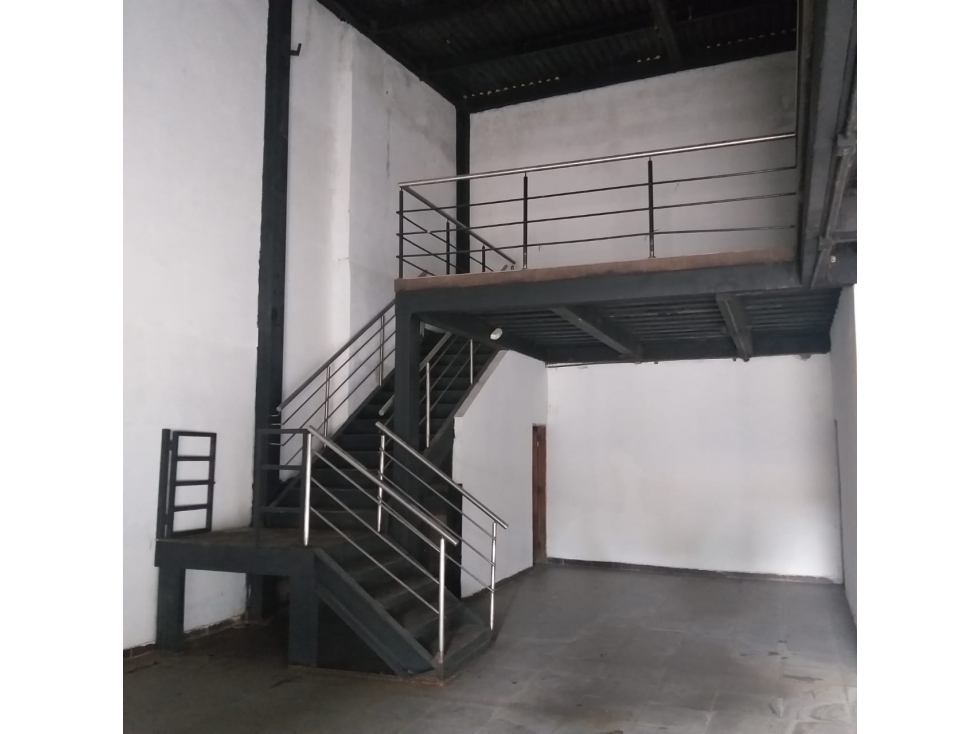 SE ARRIENDA BODEGA CALLE 41 - 2