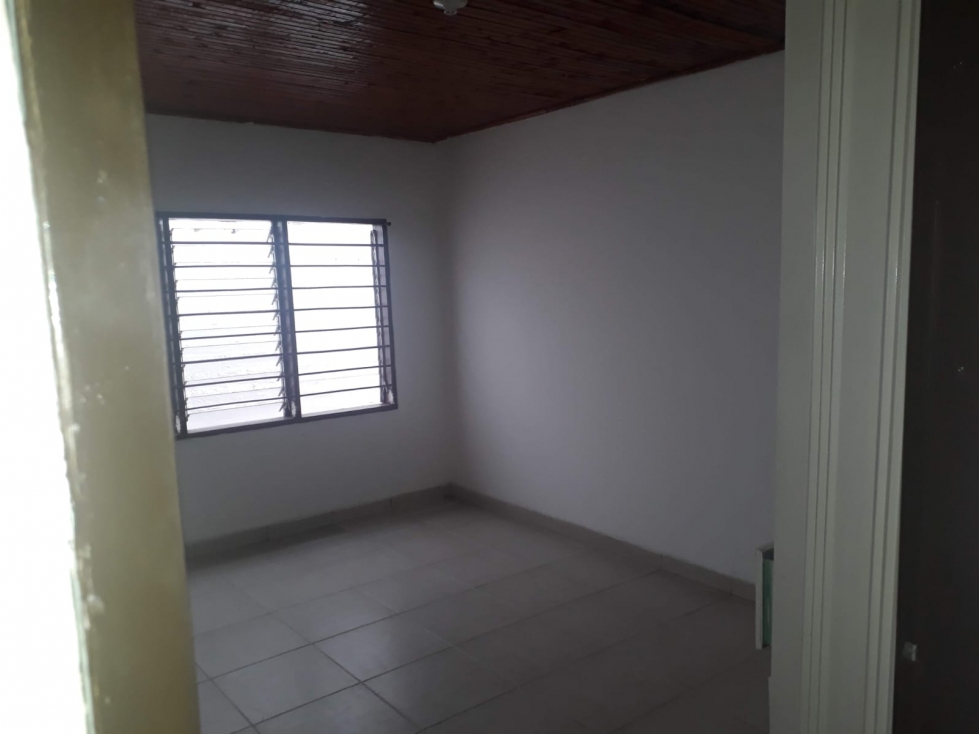ARRIENDO CASA COMERCAIL SOBRE LA 11A - 3