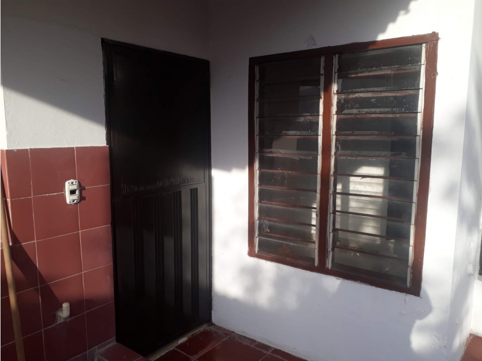 ARRIENDO CASA COMERCAIL SOBRE LA 11A - 6