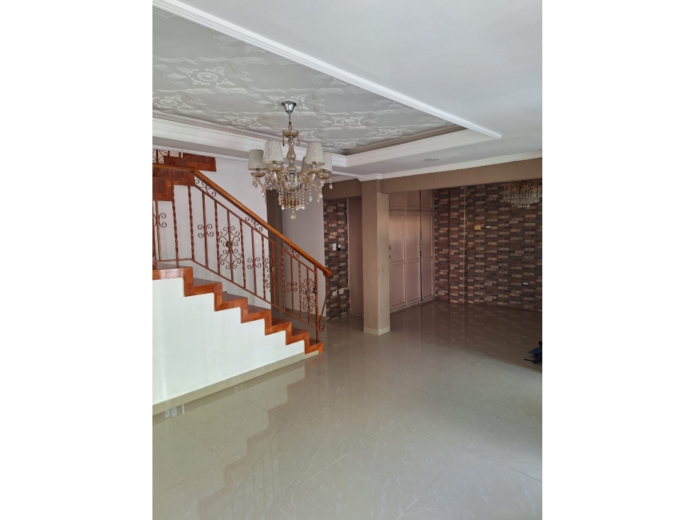 SE VENDE CASA EN LA CASTELLANA SOBRE LA CASA 59