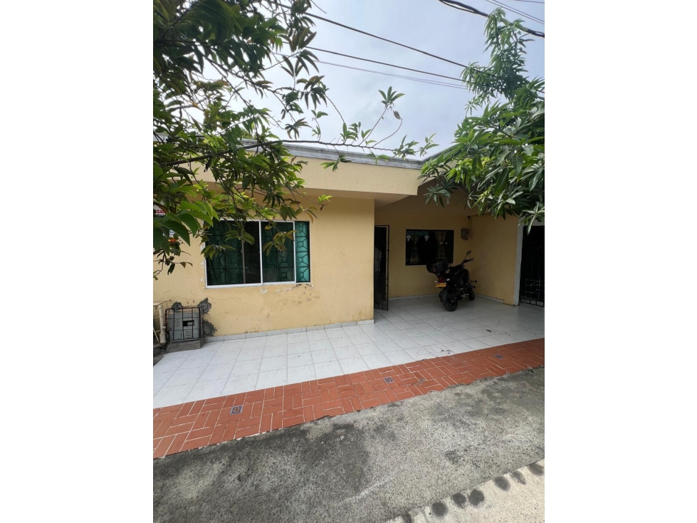 SE VENDE CASA GRANDE UBICADA EN EL BARRIO SUCRE