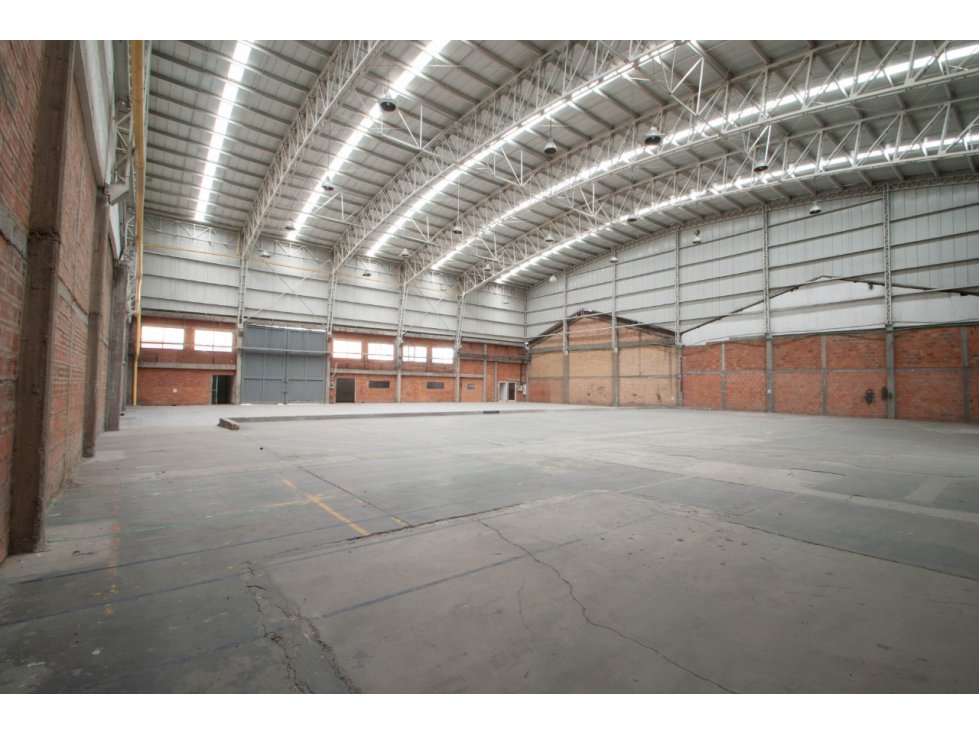ARRIENDO BODEGA INDUSTRIAL MONTEVIDEO 3.132 M2 (3) — foto 2