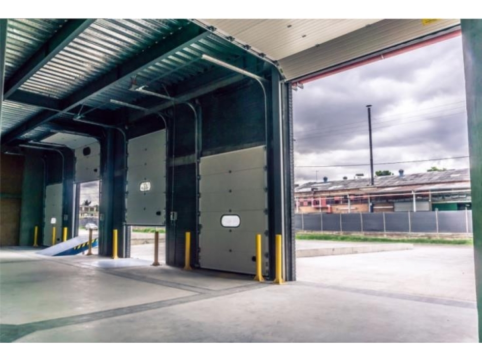 ARRIENDO BODEGA FONTIBON INDUSTRIAL 10 MINUTOS AEROPUERTO — foto 4
