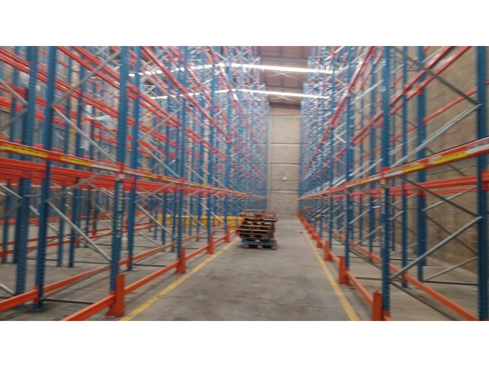 ARRIENDO BODEGA EN PARQUE INDUSTRIAL BOGOTA — foto 2