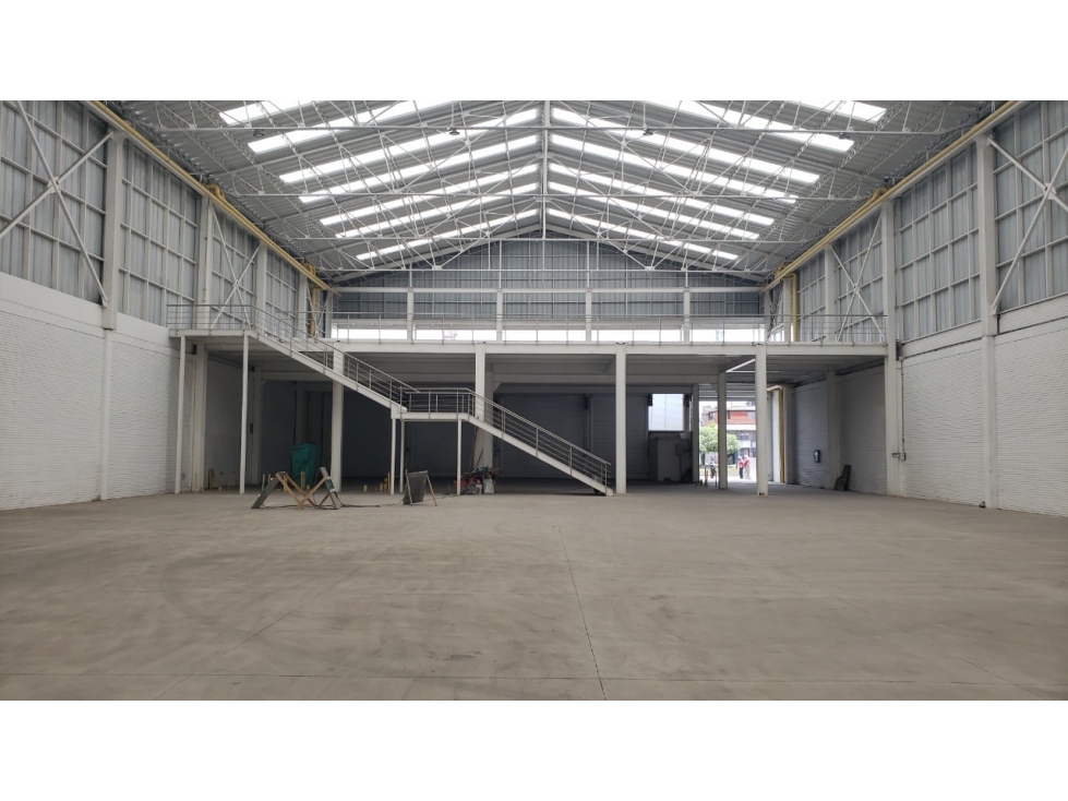 ARRIENDO BODEGA PUENTE ARANDA INDUSTRIAL — foto 2