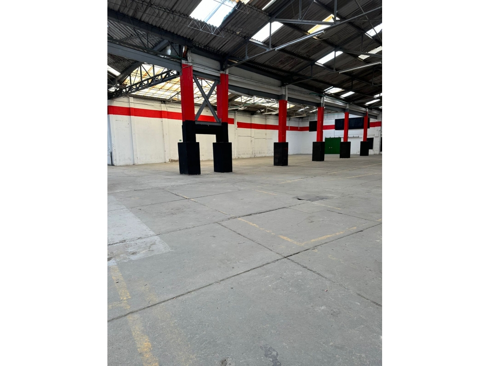 ARRIENDO AMPLIA BODEGA PUENTE ARANDA — foto 2