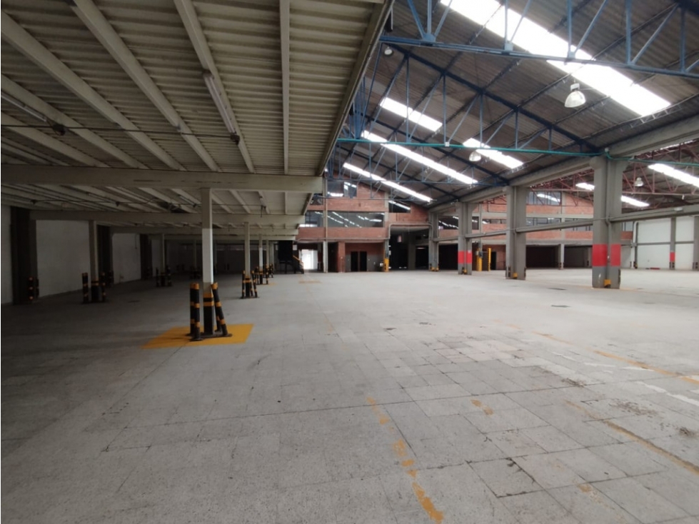 ARRIENDO BODEGA AUTOPISTA SUR AV K68 — foto 3