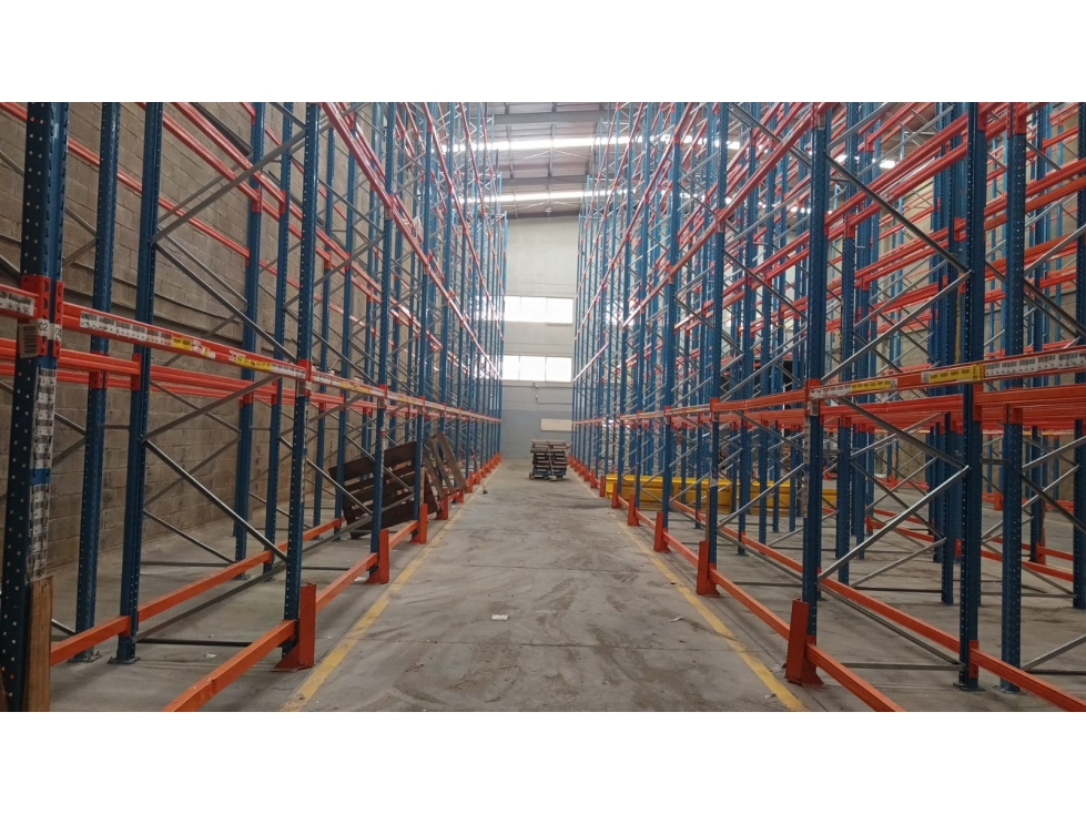 ARRIENDO BODEGA EN PARQUE INDUSTRIAL BOGOTA — foto 3