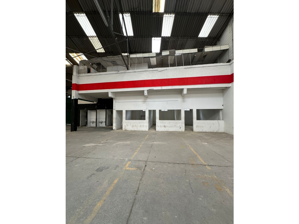 ARRIENDO AMPLIA BODEGA PUENTE ARANDA — foto 3