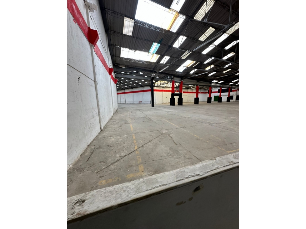 ARRIENDO AMPLIA BODEGA PUENTE ARANDA — foto 5