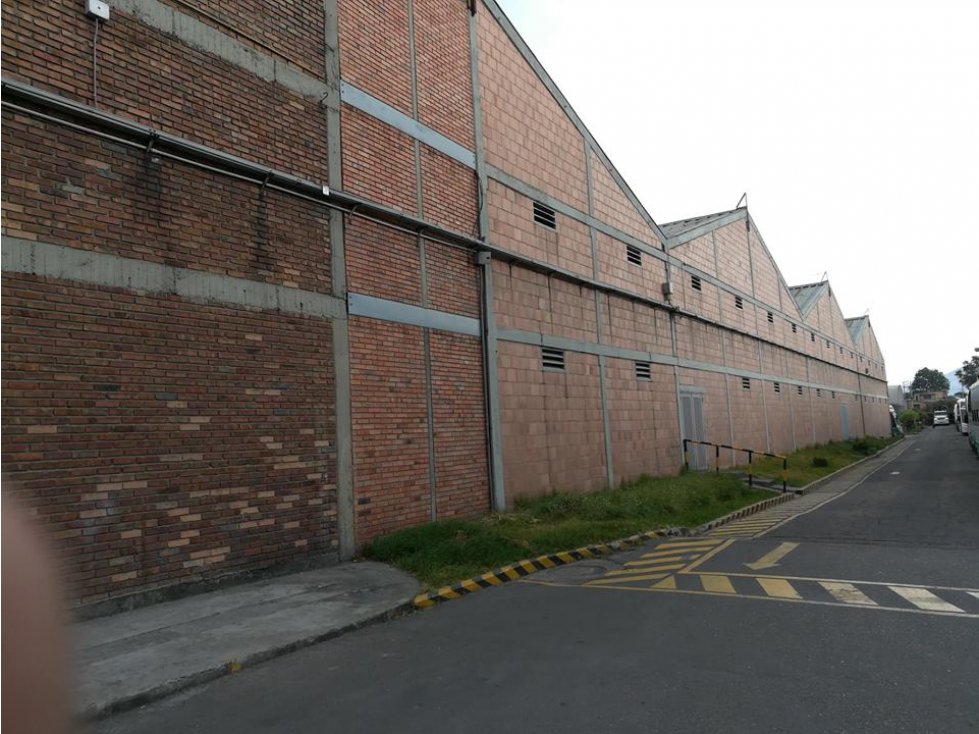 ARRIENDO BODEGA INDUSTRIAL 4.000 M2 AUTOPISTA SUR OPERATIVA — foto 5