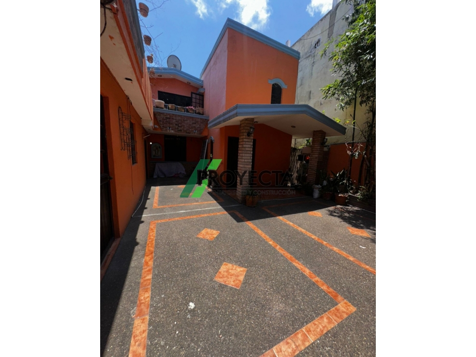 CASA EN VENTA EN AV DEL MAESTRO