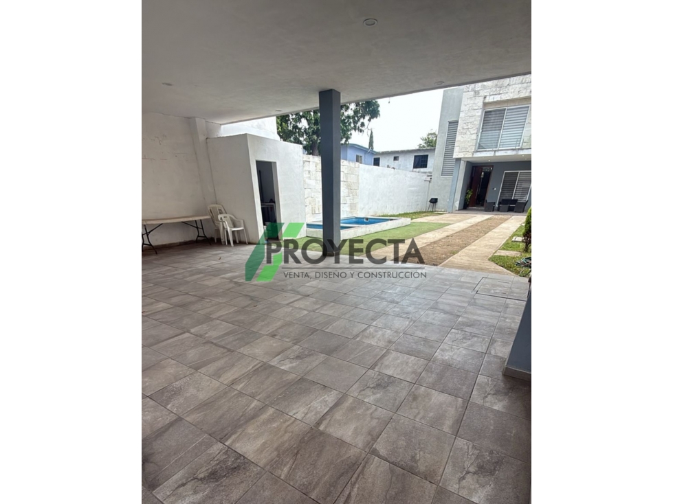 CASA CON ALBERCA EN RENTA