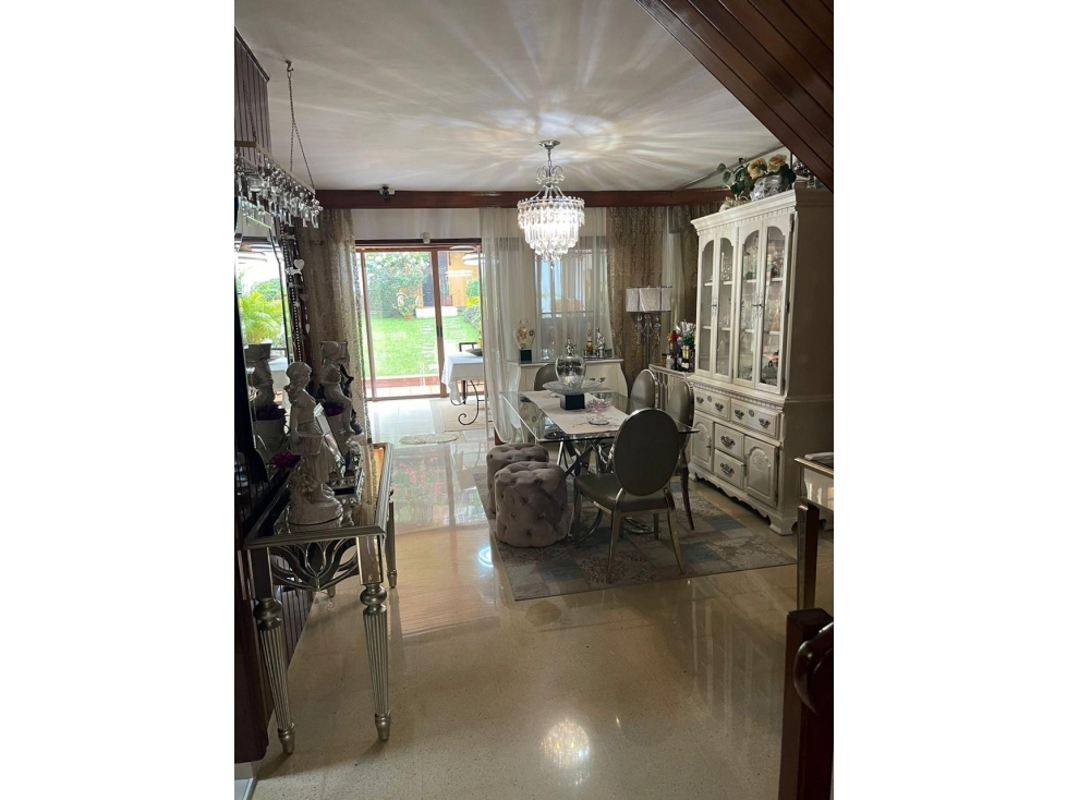 VENTA CASA NUEVO ALTOS DE MIRAFLORES