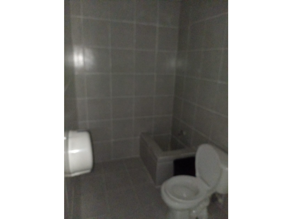 ALQUILER LOCAL BRISAS DEL GOLF — foto 4