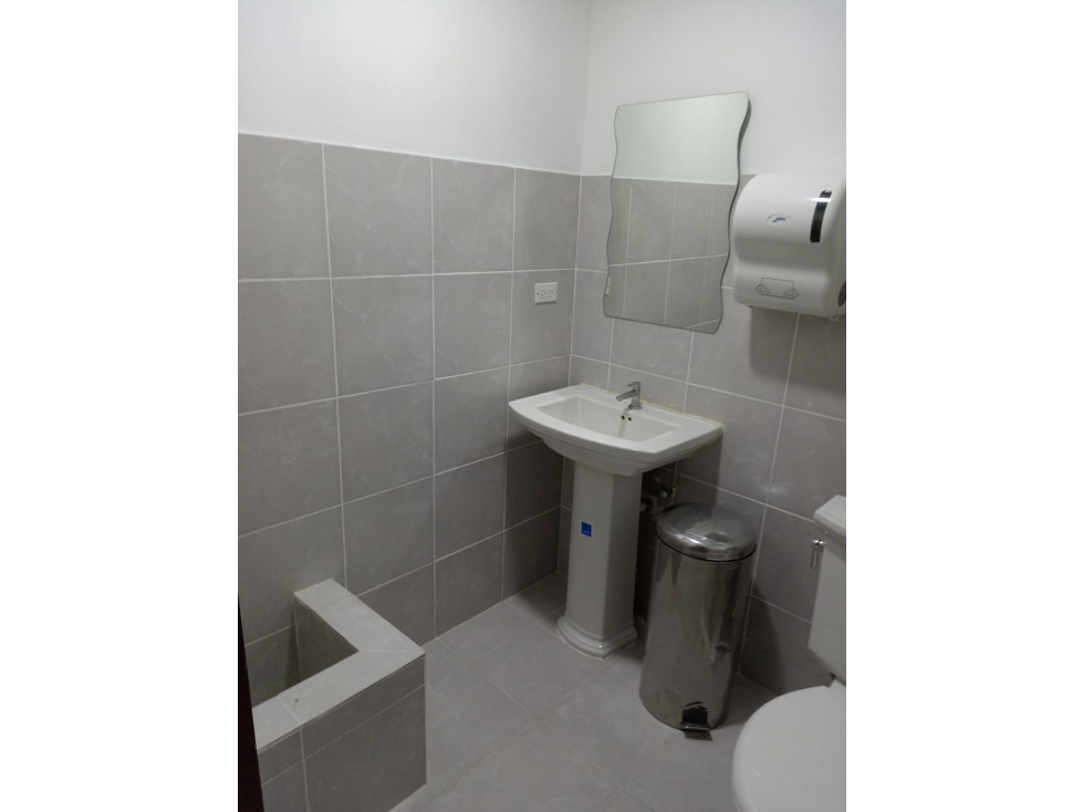 ALQUILER LOCAL BRISAS DEL GOLF — foto 5
