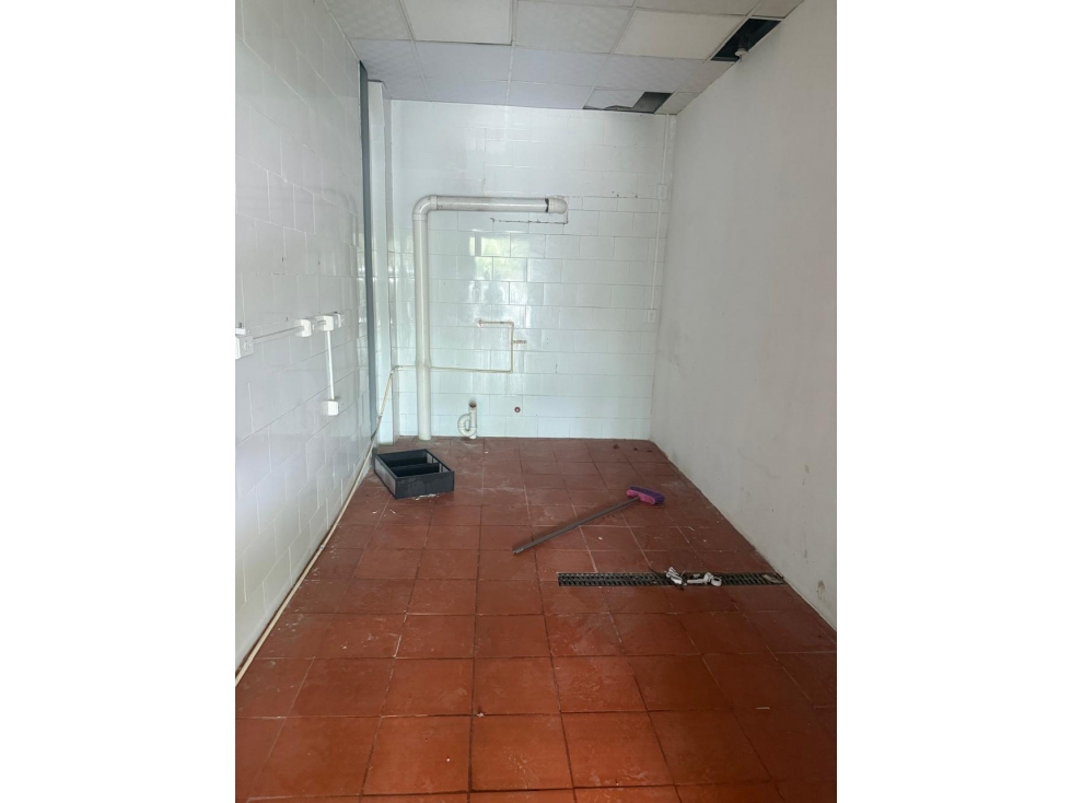 ALQUILER LOCAL COMERCIAL CONDADO DEL REY — foto 4