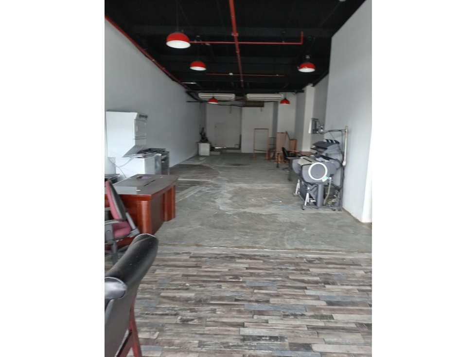 ALQUILER LOCAL BRISAS DEL GOLF — foto 2