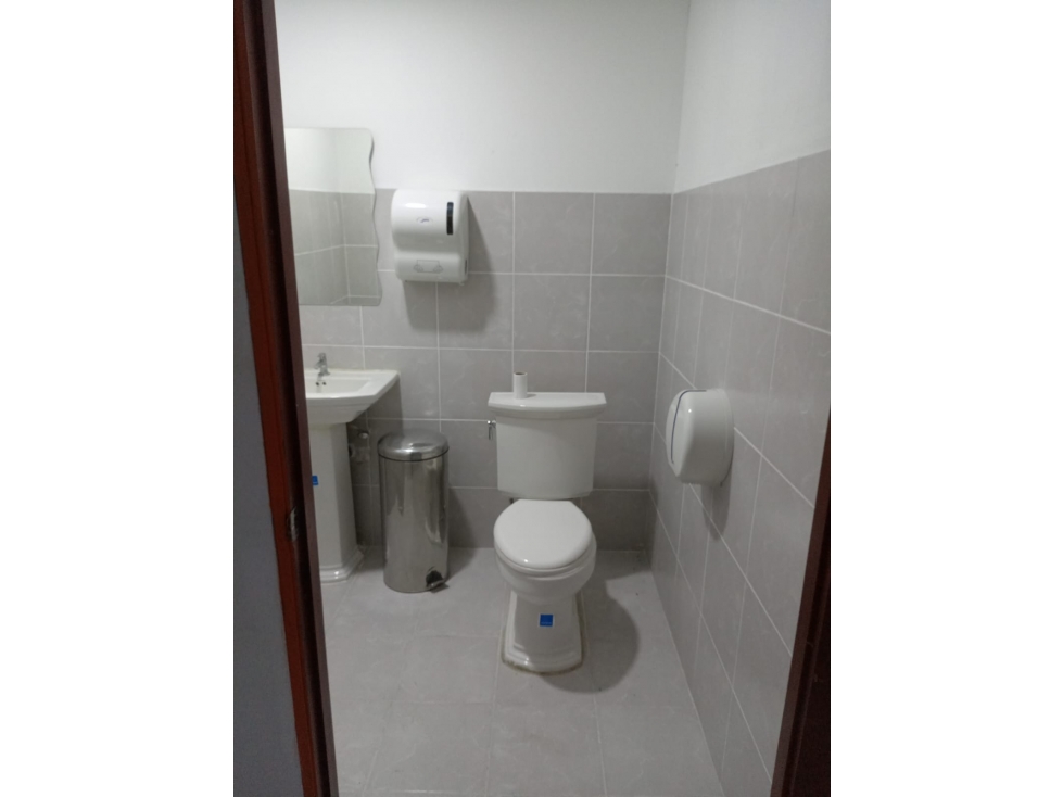 ALQUILER LOCAL BRISAS DEL GOLF — foto 6