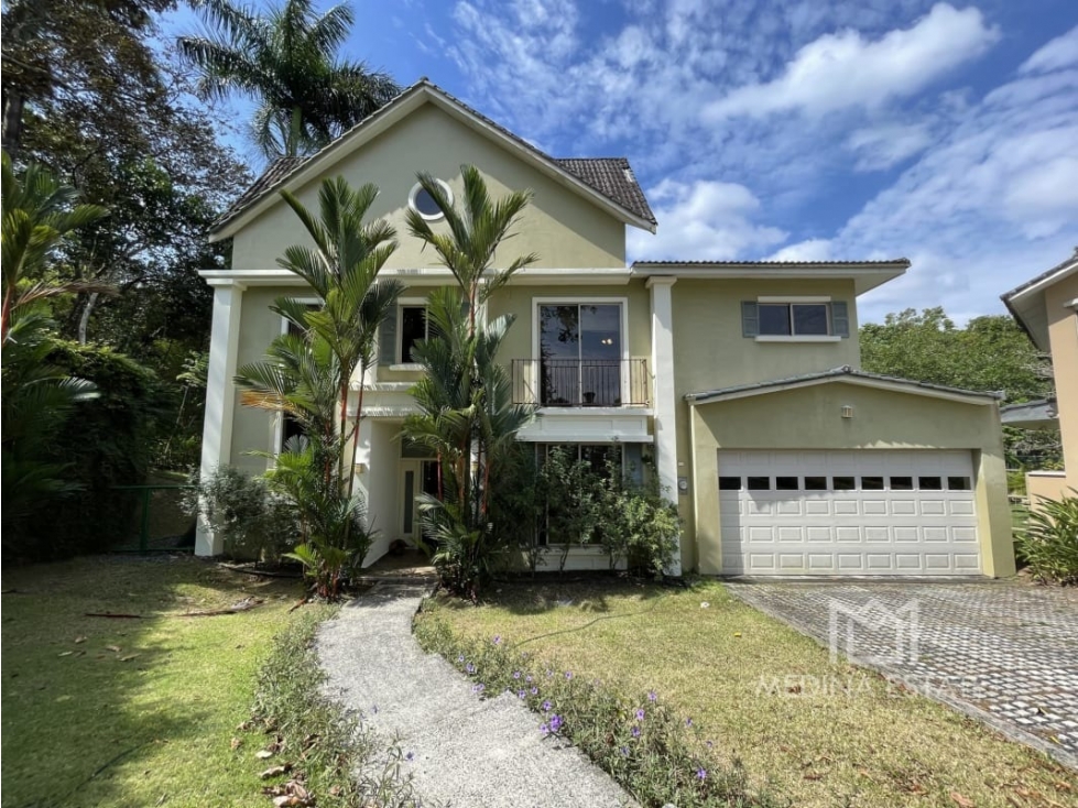 VENTA CASA EMBASSY GARDENS CLAYTON