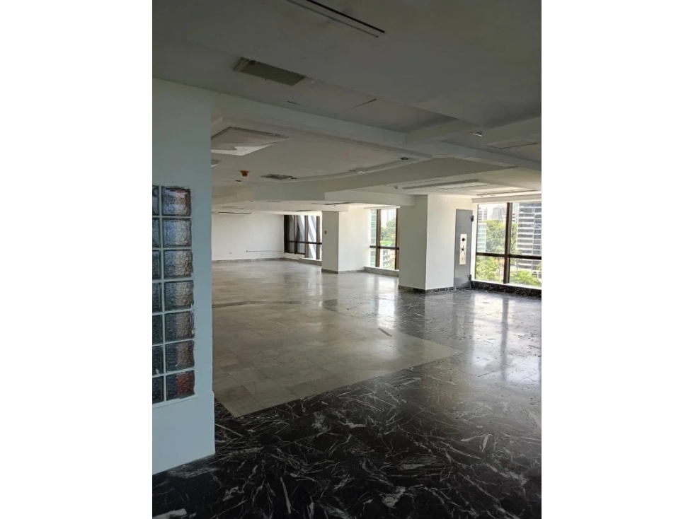 VENTA OFICINA AVENIDA BALBOA