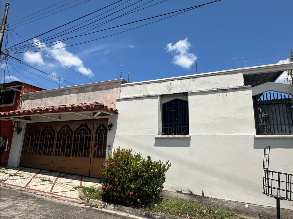 VENTA CASA LAS CUMBRES URB PRADERAS DEL ROCIO