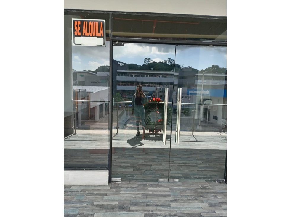 ALQUILER LOCAL BRISAS DEL GOLF