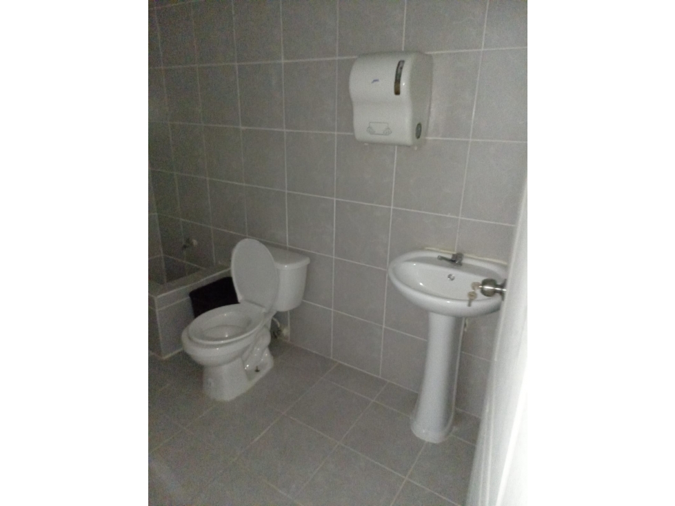 ALQUILER LOCAL BRISAS DEL GOLF — foto 5