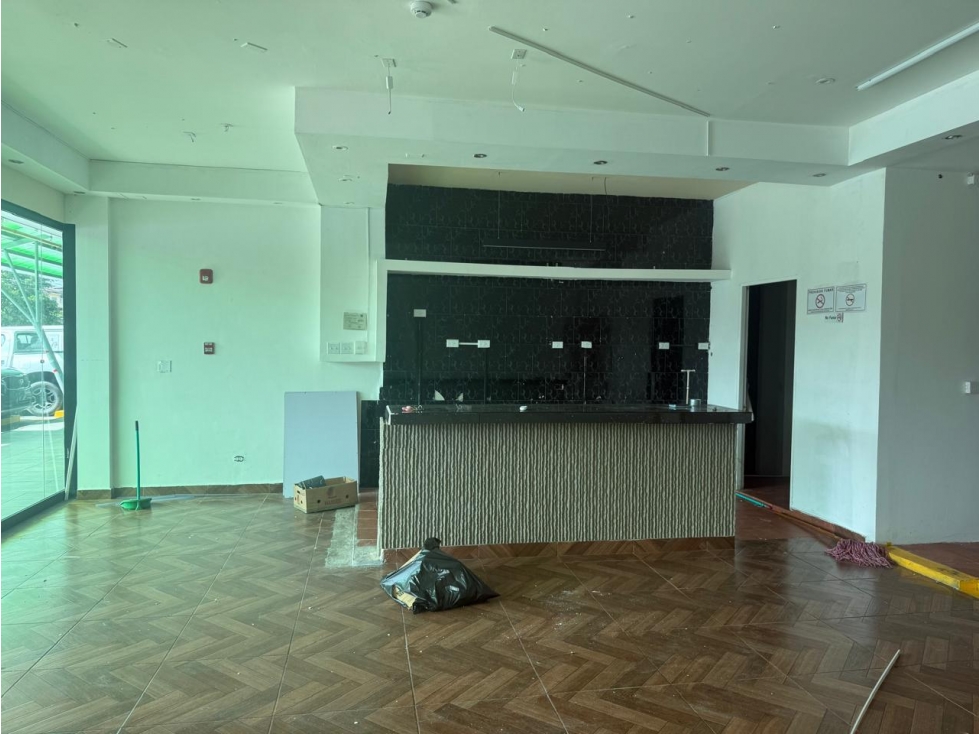 ALQUILER LOCAL COMERCIAL CONDADO DEL REY — foto 2