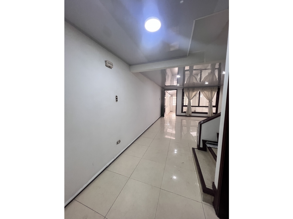 CASA ARRIENDO UBICADA EN MARSELLA — foto 4