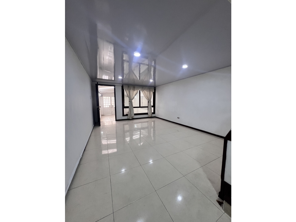 CASA ARRIENDO UBICADA EN MARSELLA — foto 3