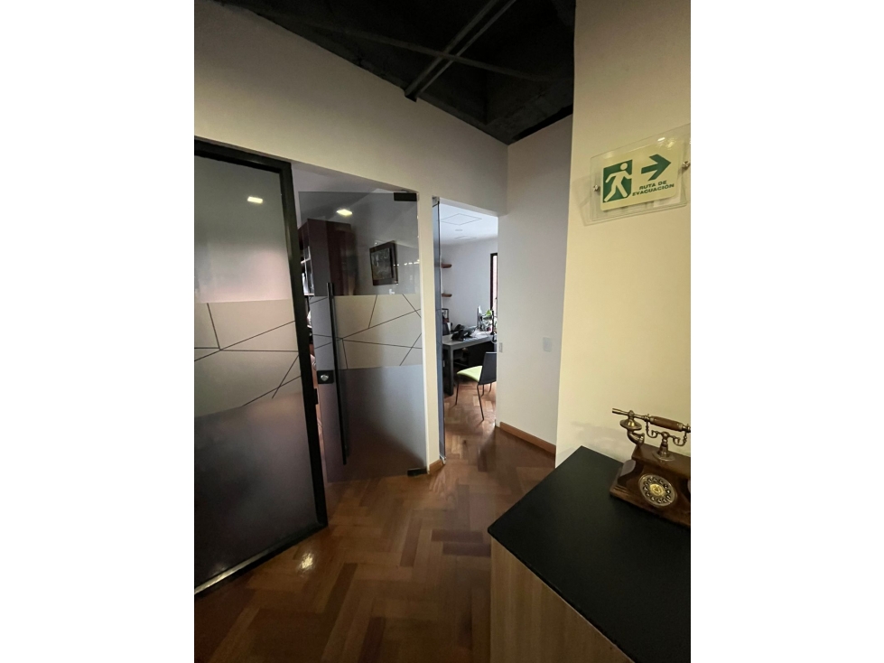 CHICO SOBRE EL PARQUE DE LA 93 EXCELENTES OFICINAS! — foto 5
