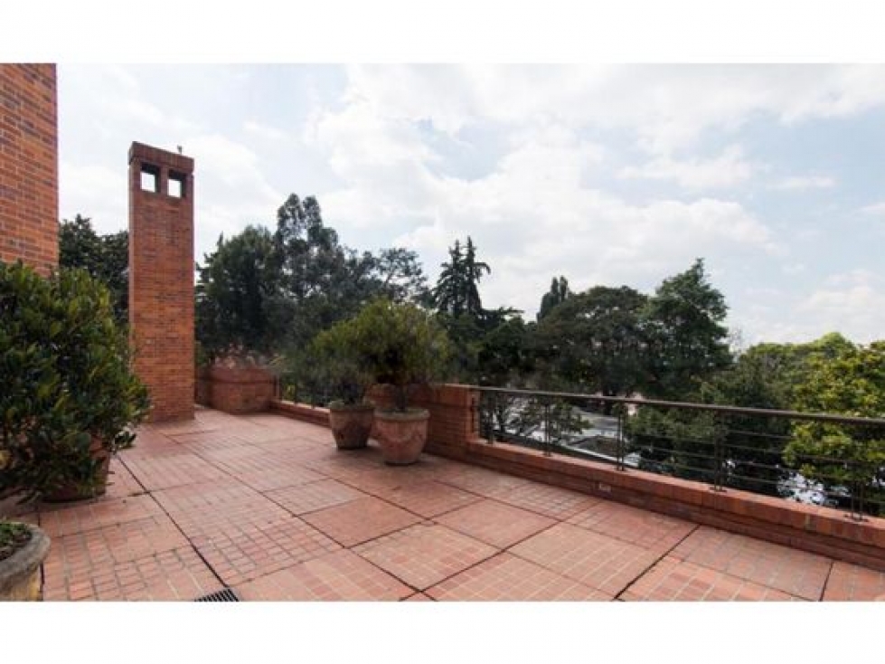 SANTA ANA ORIENTAL PENTHOUSE DUPLEX RENTA CUATRO ALCOBAS