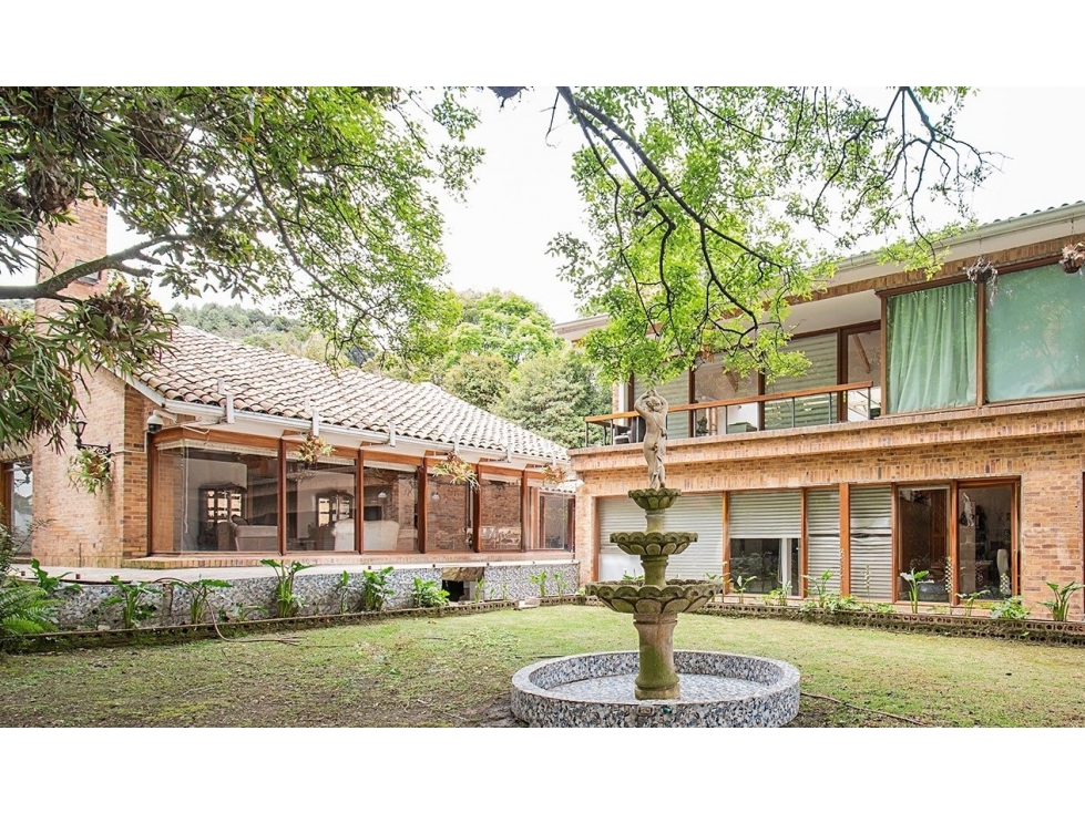 SANTA ANA ORIENTAL EXCLUSIVA E IMPONENTE RESIDENCIA EN VENTA
