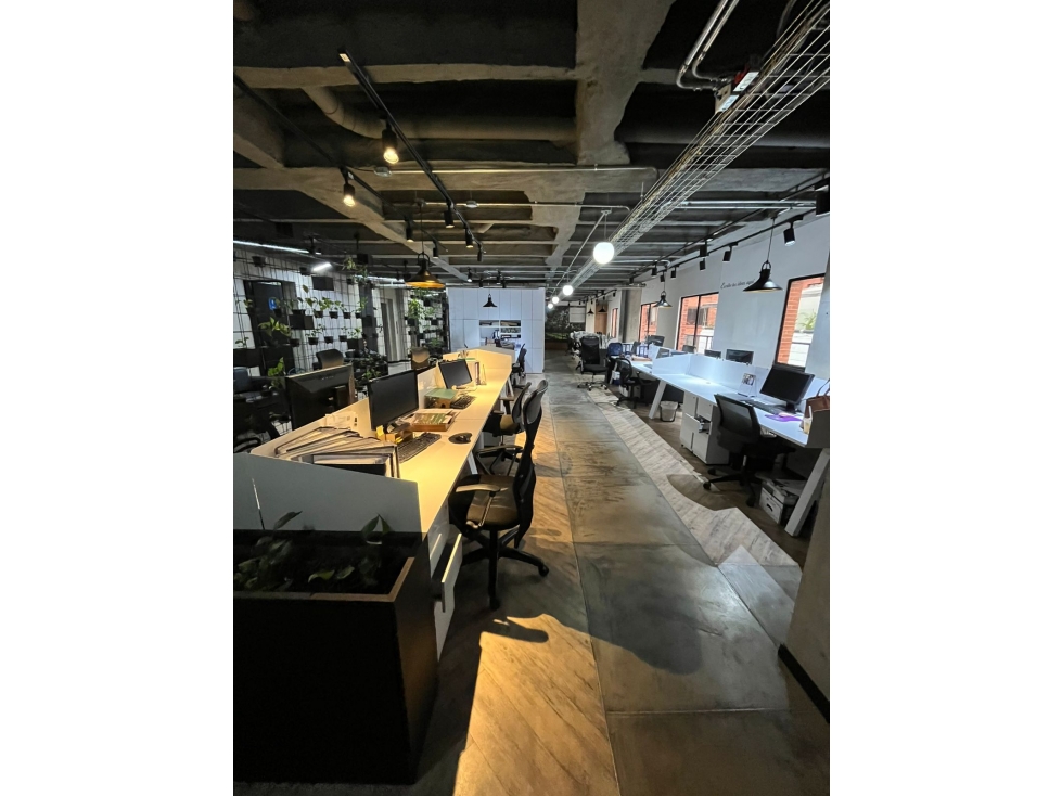 CHICO SOBRE EL PARQUE DE LA 93 EXCELENTES OFICINAS! — foto 2