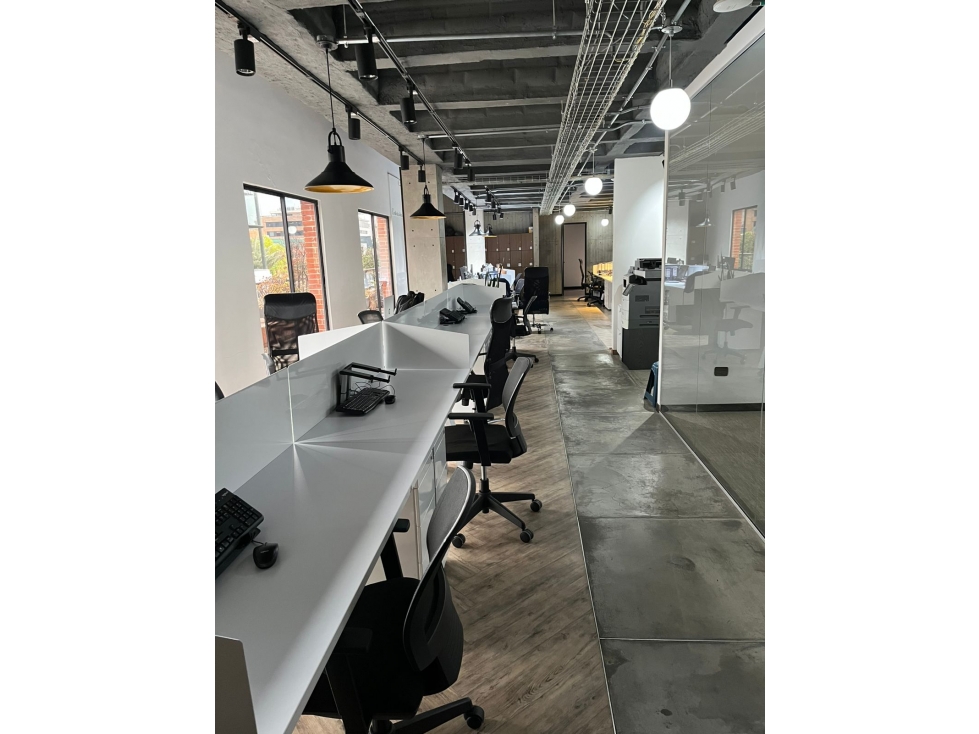 CHICO SOBRE EL PARQUE DE LA 93 EXCELENTES OFICINAS! — foto 4