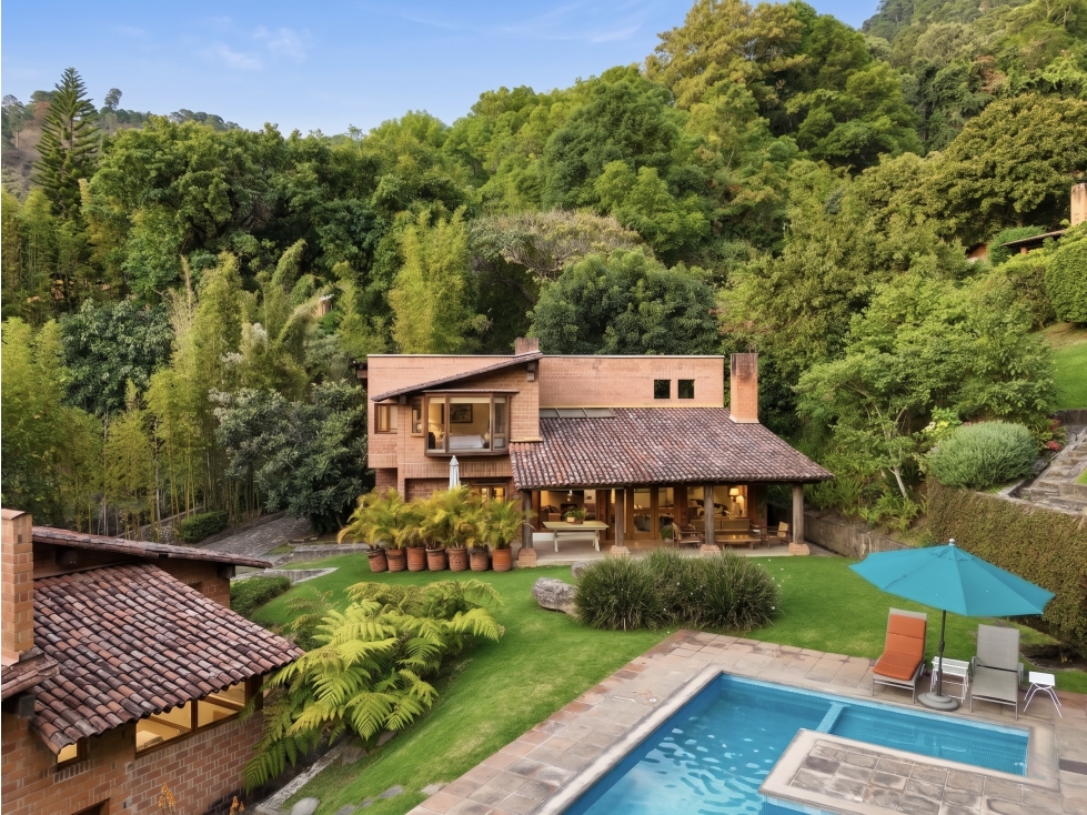 CASA EN VENTA | VALLE DE BRAVO | PUEBLO | AVANDARO