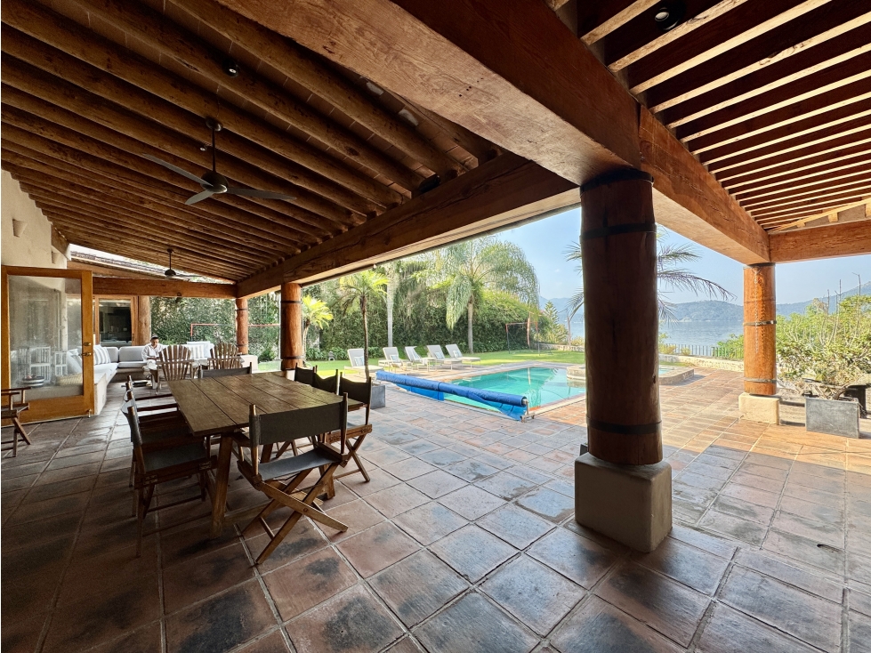 CASA CON VISTA Y ACCESO AL LAGO | JARDIN | ALBERCA | VALLE DE BRAVO — foto 4
