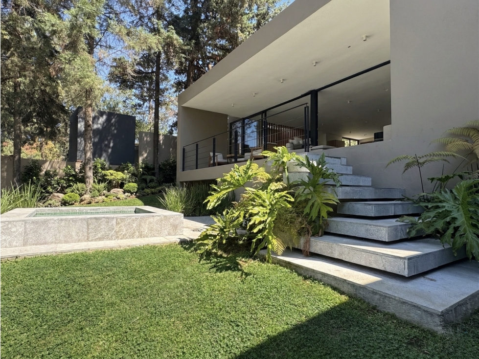 CASA NUEVA EN RENTA | SIN MUEBLES | AVANDARO | JACUZZI Y JARDIN — foto 2