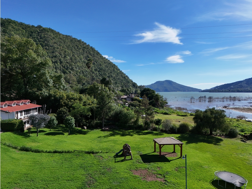 CASA EN VENTA | ACCESO AL LAGO | VALLE DE BRAVO