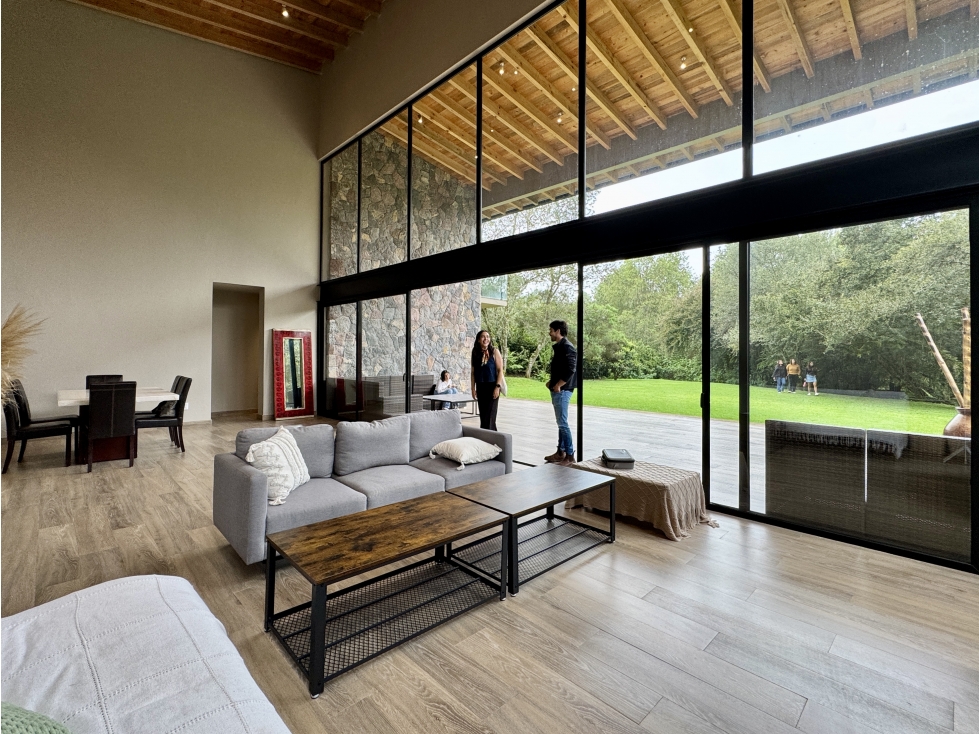CASA EN RENTA | VALLE SANTANA | VALLE DE BRAVO | JARDIN