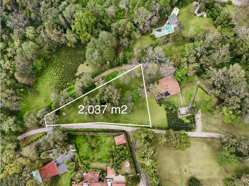 TERRENO EN VENTA | 2,037 M2 | VALLE DE BRAVO - 4